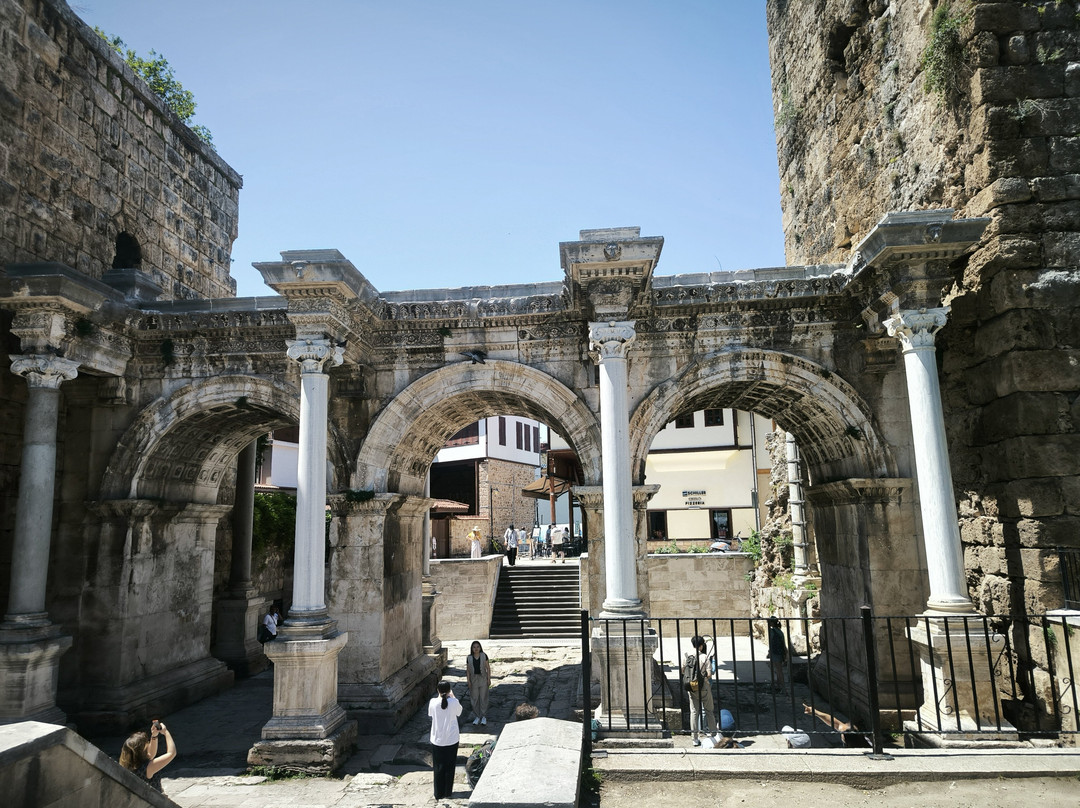 Hadrian's Gate景点图片