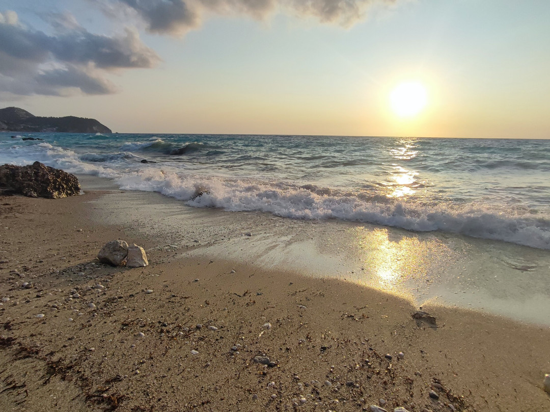 Pefkoulia Beach景点图片