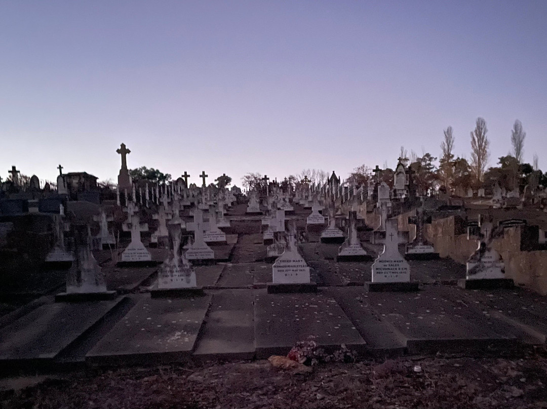 Yass Cemetery-亚斯必去景点