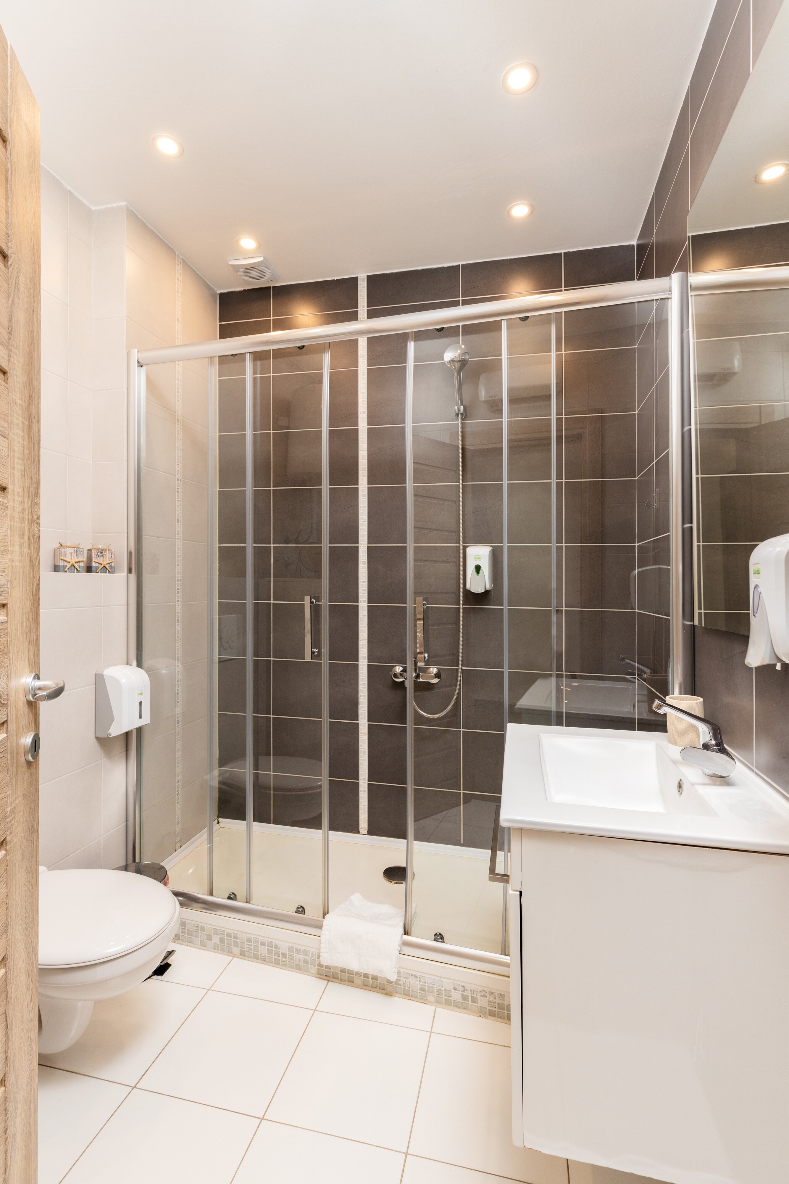 Apart Hotel MS Katunjanin-浴室