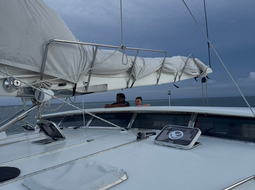 Paradise Catamarans-从莫雷洛斯港必去景点