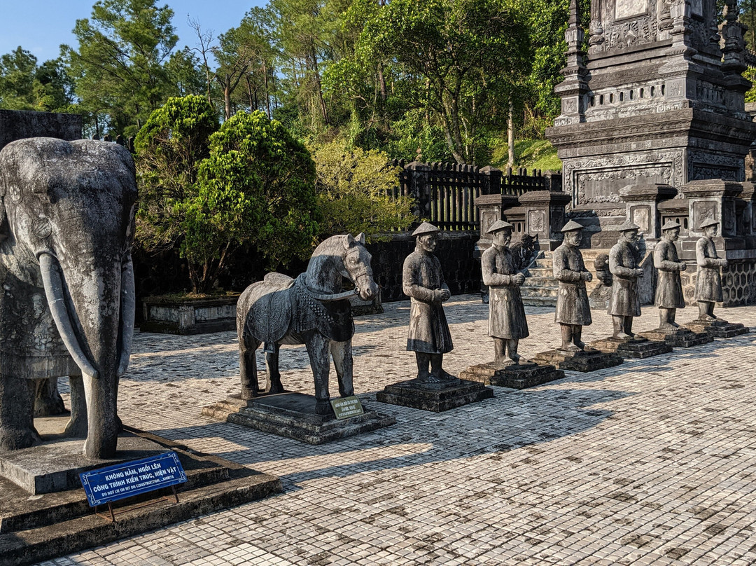 Imperial Tomb of Dong Khanh-顺化必去景点