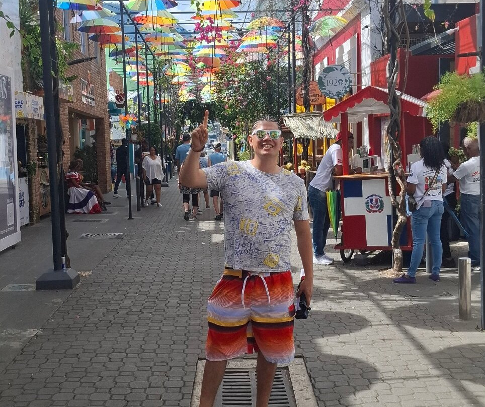 Umbrella Street-普拉塔港必去景点