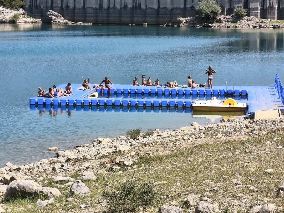 Lago della montagna spaccata