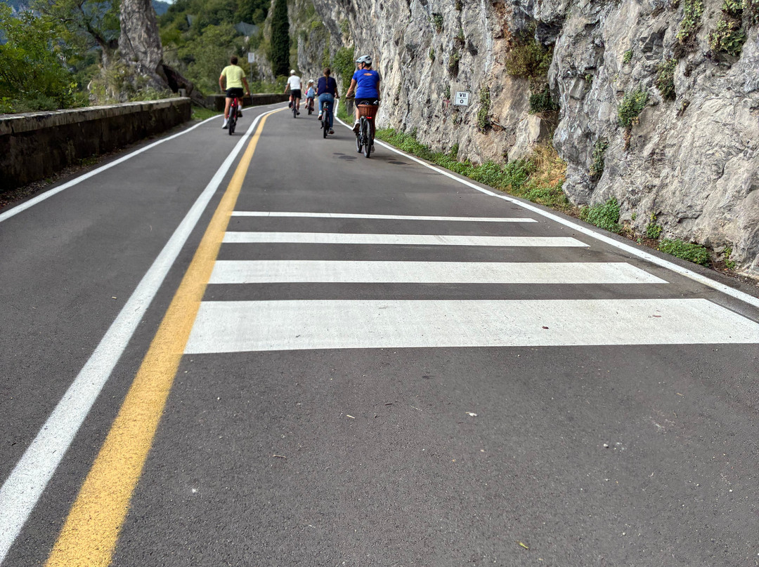 Gringo's E-bike-Solto Collina必去景点