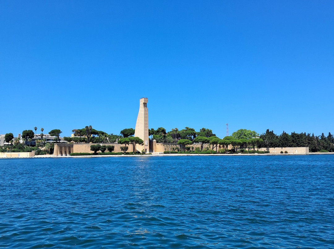 Monumento al Marinaio d'Italia-布林迪西必去景点