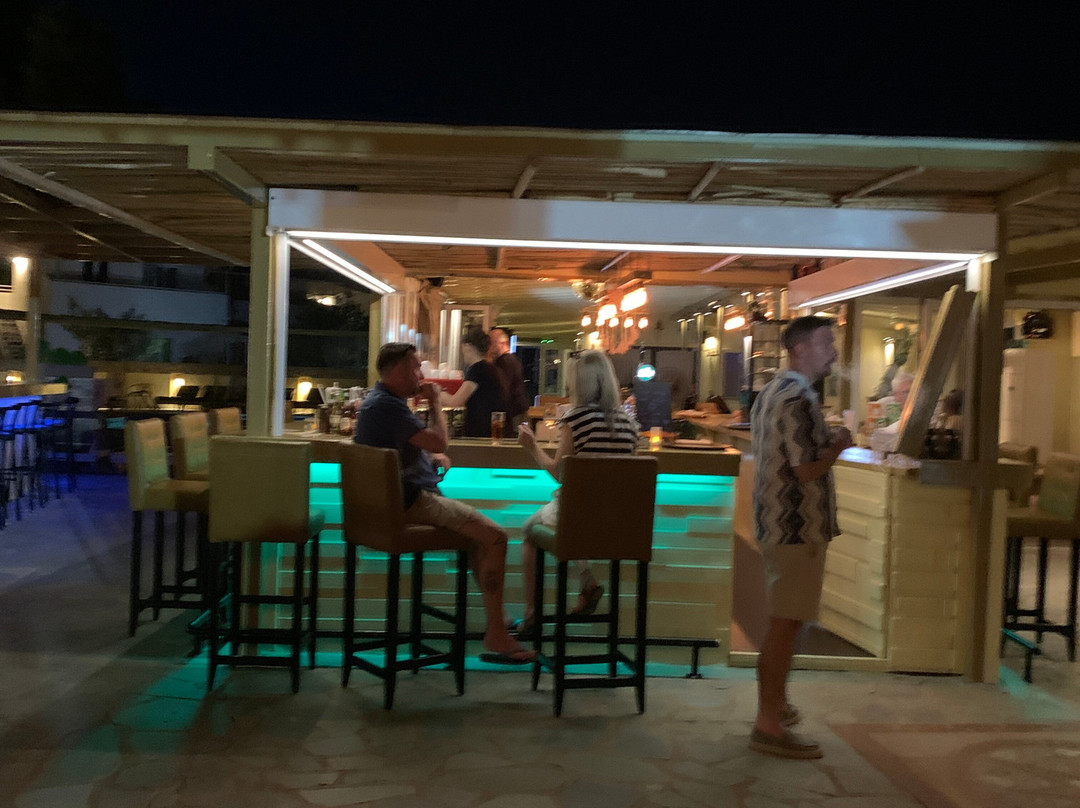 Iguana Pool Bar-Platanias必去景点