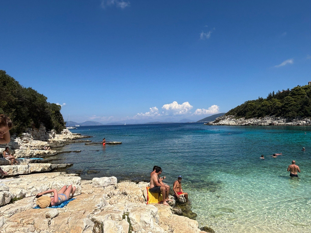 Emplisi Beach-菲斯卡尔宗必去景点