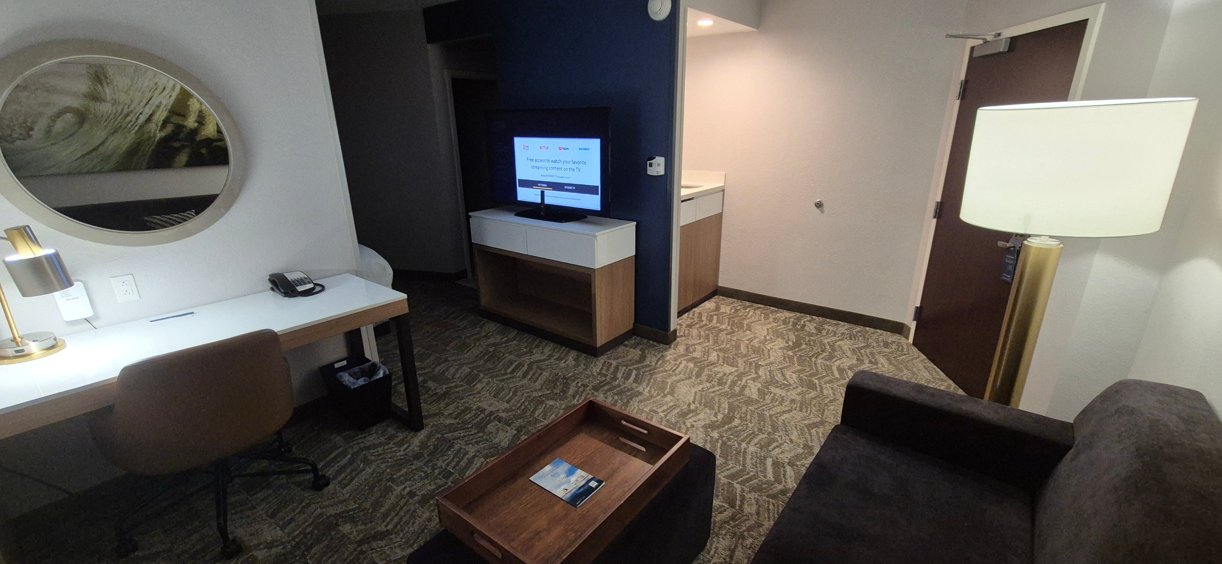 伊利春季山丘套房酒店-客卧