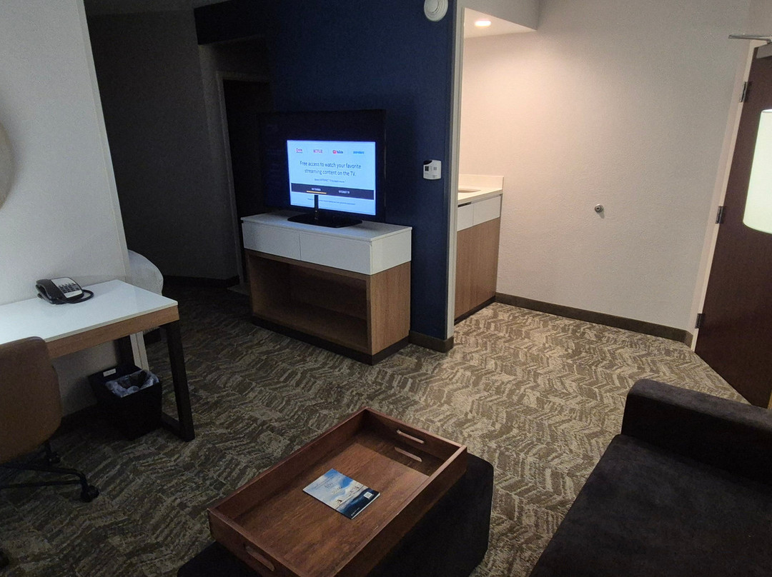 伊利春季山丘套房酒店主图