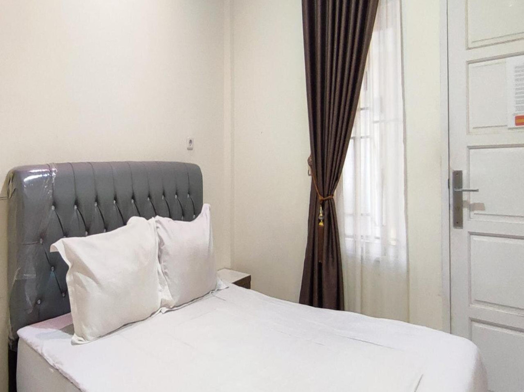 RedDoorz Syariah @ Khalifi Guest House Padang