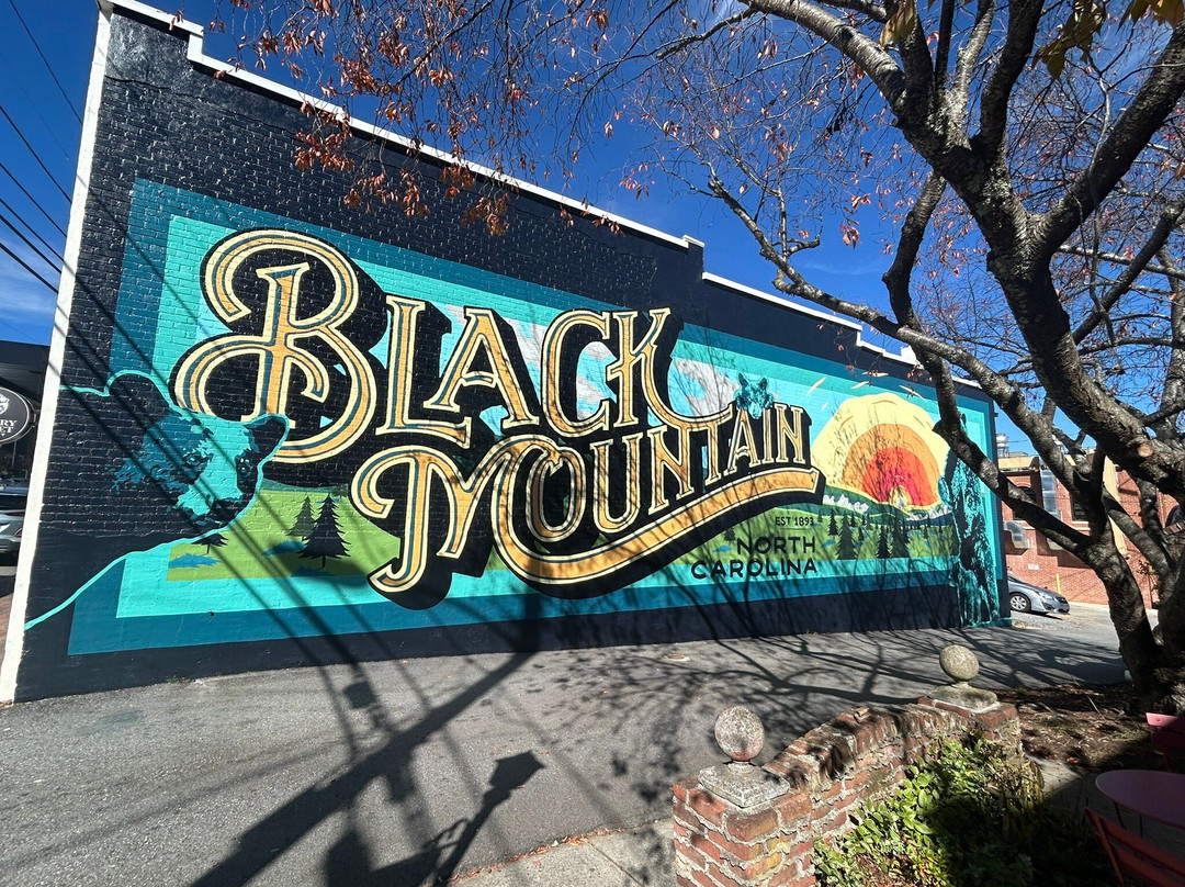 Black Mountain Town Square-Black Mountain必去景点