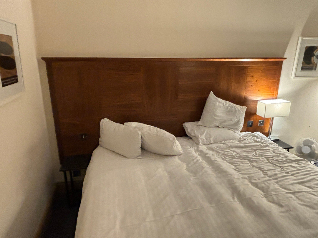 斯坦斯酒店住宿-Sunday Hotel Staines