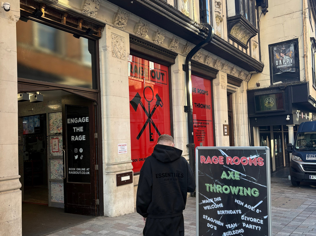 Rage Out - Rage Rooms & Axe Throwing-梅德斯通必去景点