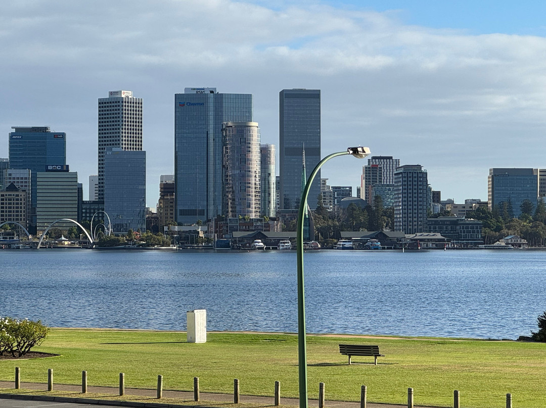 The Peninsula Riverside Apartments主图