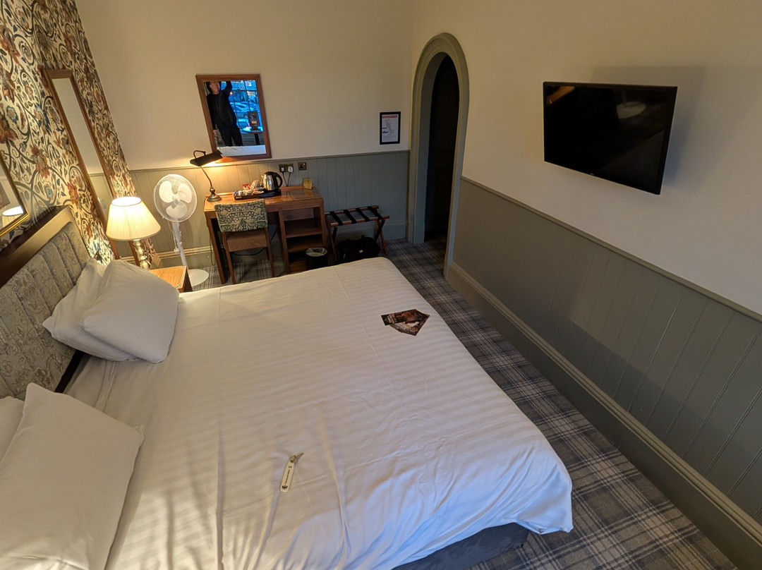 黑天鹅酒店主图