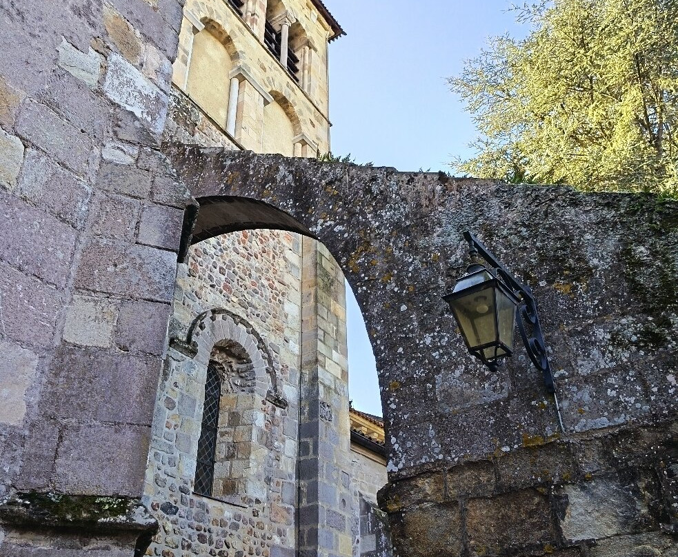 Eglise Saint-Pierre de Chateloy-Herisson必去景点