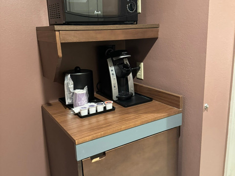 韦斯特伯里希尔顿花园酒店主图