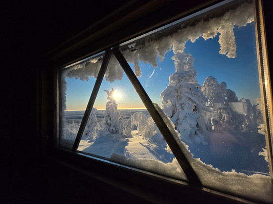 Isokenkäisten Klubi主图