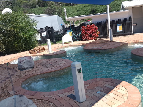 蓝礁湖海滩度假酒店主图