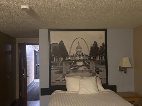 圣克莱尔密苏里速8酒店主图