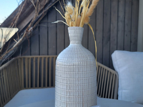 尼尔斯湖畔 - 限成人主图