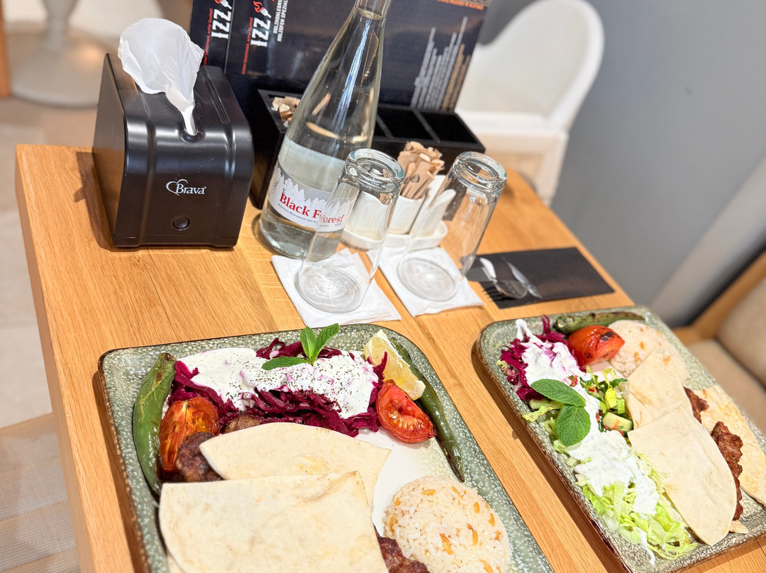 Izz'ET Steinofen & Holzkohlegrill主图