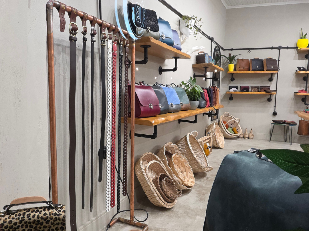 BE Wood And Leather Craft-沃洛斯必去景点