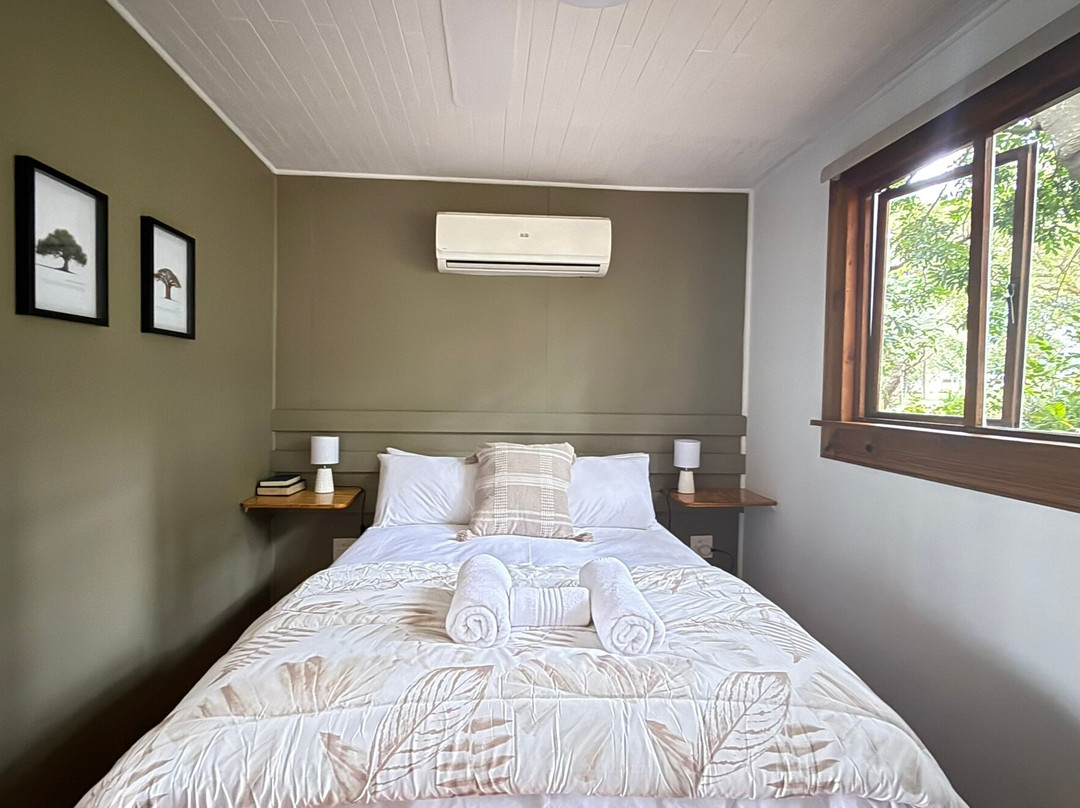 河马水滨山林小屋主图