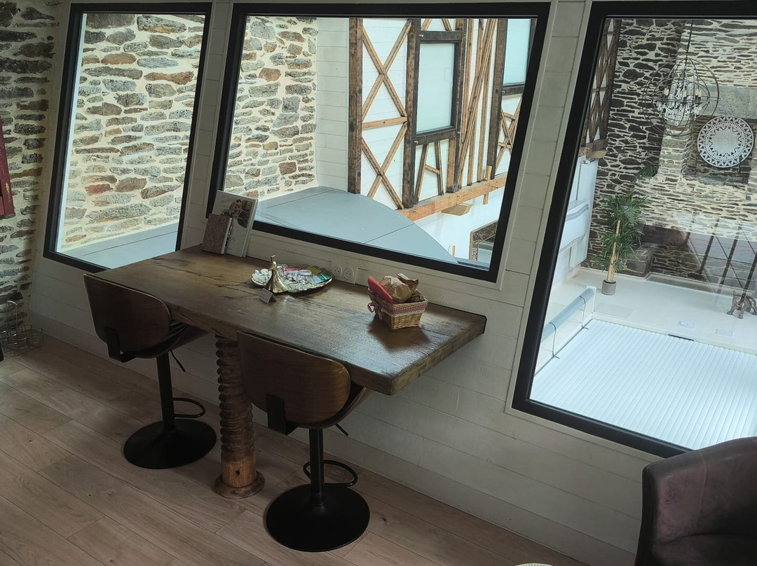 多麦尼德美罗斯酒店主图