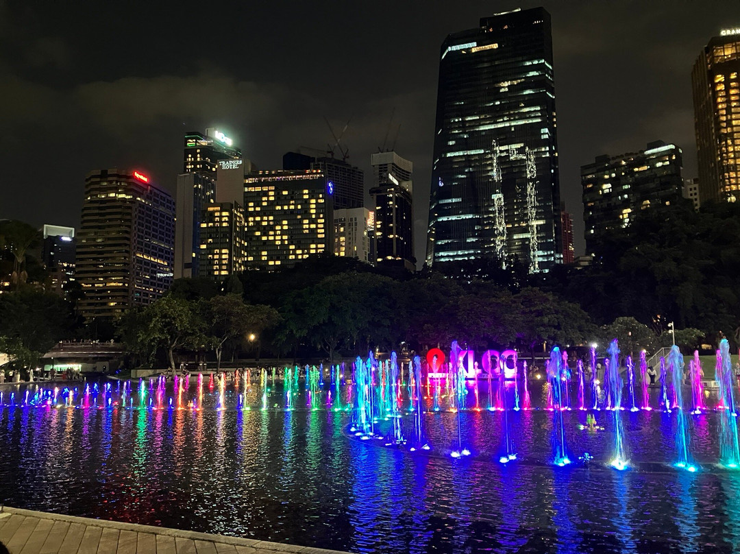幻彩湖喷泉秀-吉隆坡必去景点