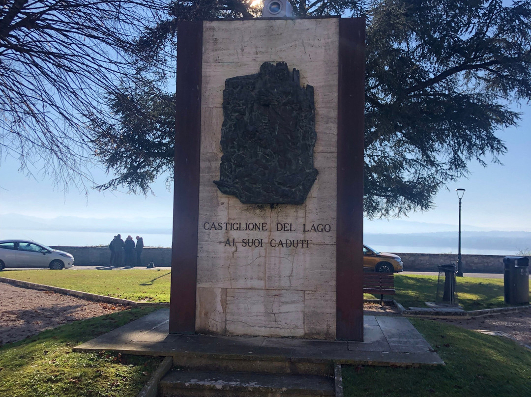 Il Monumento ai Caduti-Castiglione del Lago必去景点