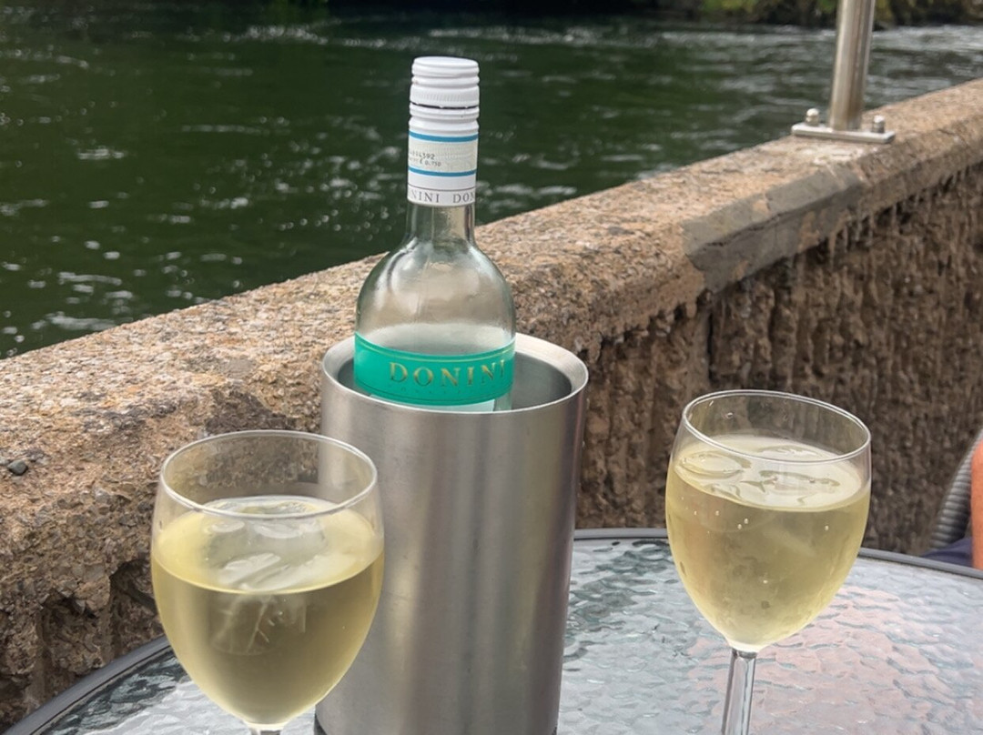 怀特沃特水疗酒店主图