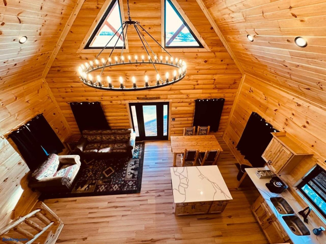 Bourbon Retreat With Hot Tub-7