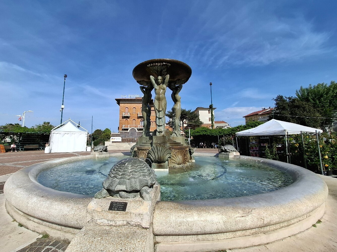 Fontana Delle Sirene-卡托利卡必去景点