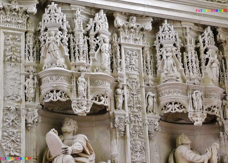Abbaye Sainte-Croix-朗布依埃必去景点