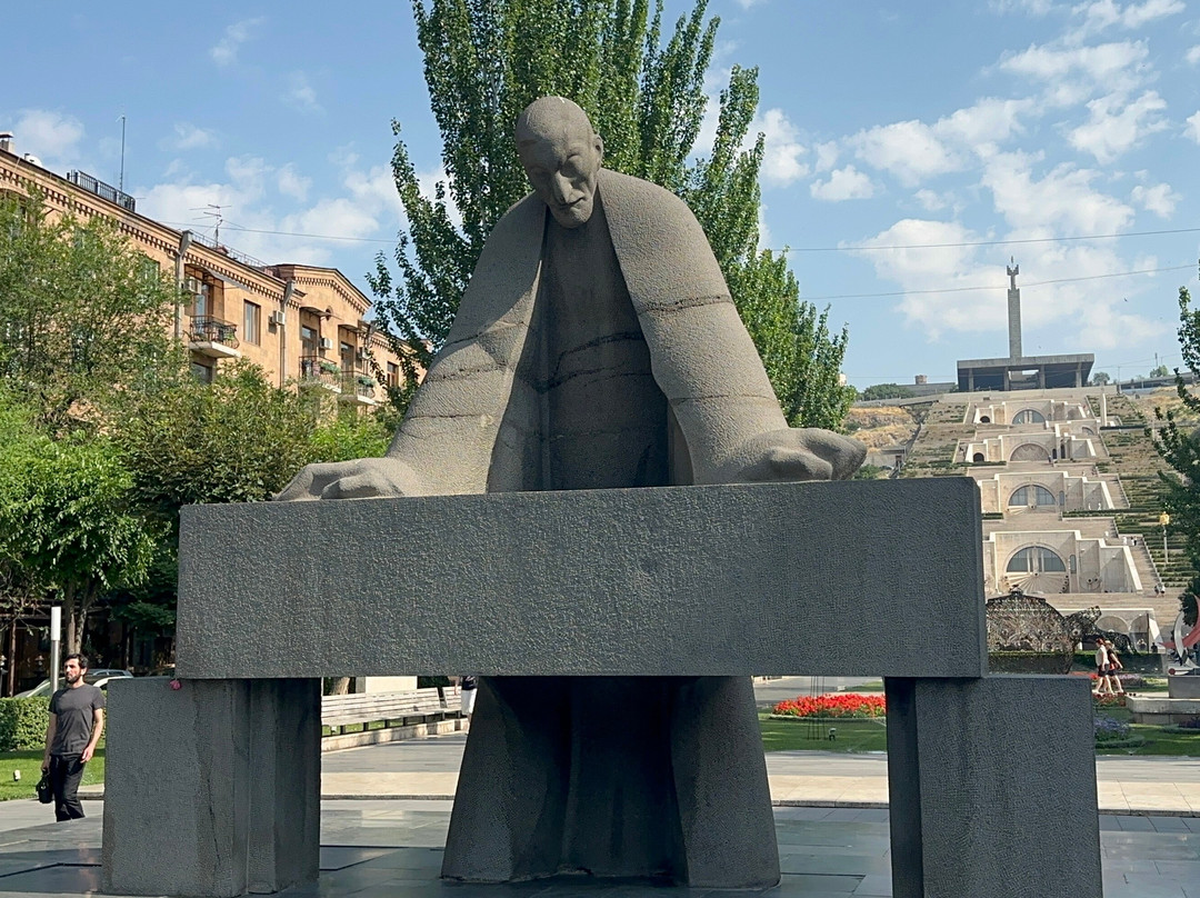 Alexander Tamanyan Statue-埃里温必去景点