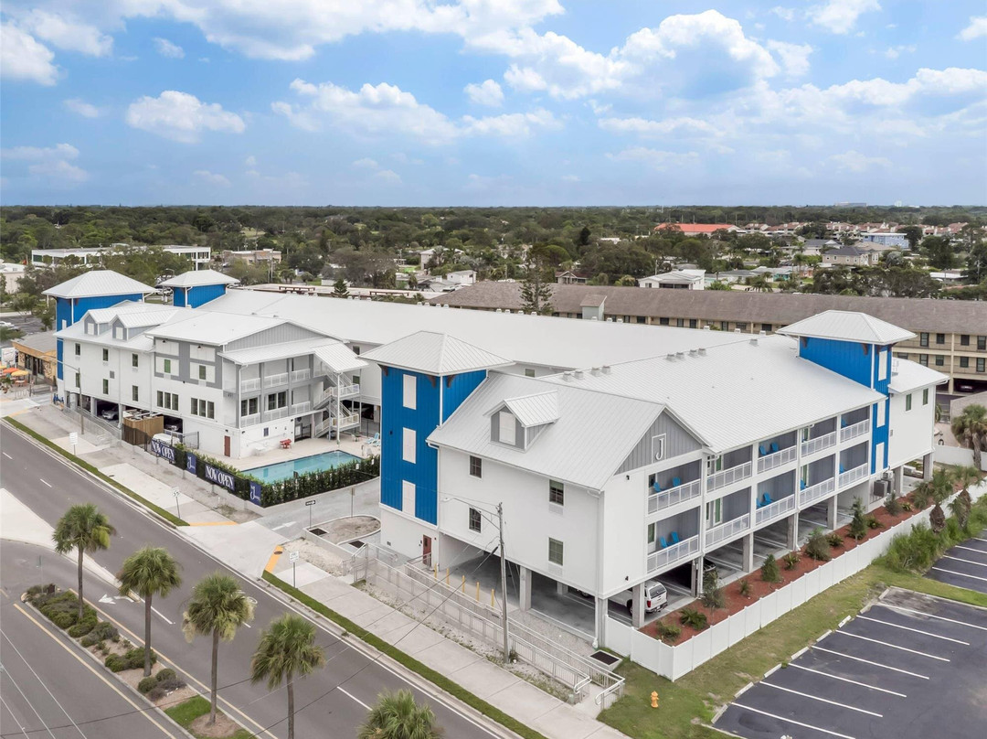 The J Hotel Dunedin Clearwater, an Ascend Collection Hotel