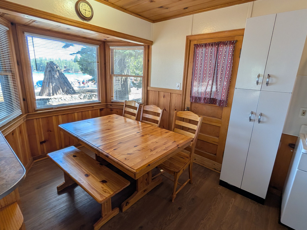 Meeks Bay Resort主图