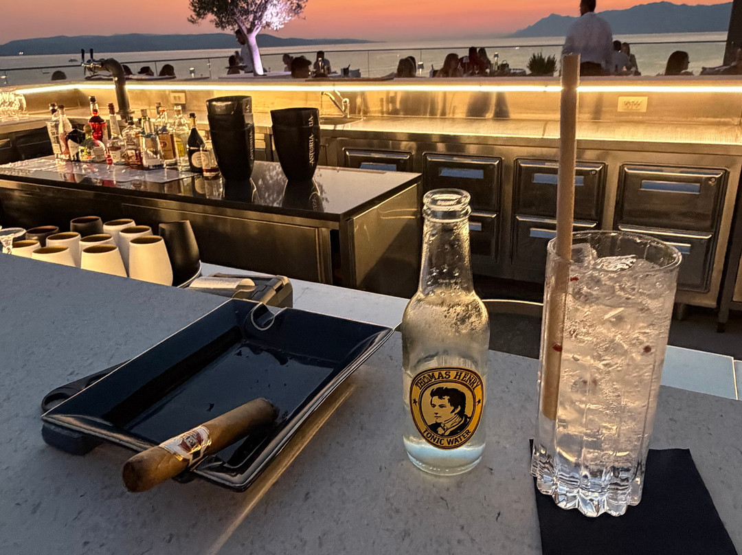 阿米内斯桂冠卡拉尼酒店主图