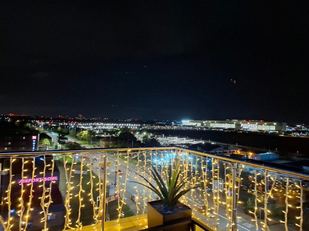 Sky Bar & PK Restaurant at Courtyard London Heathrow