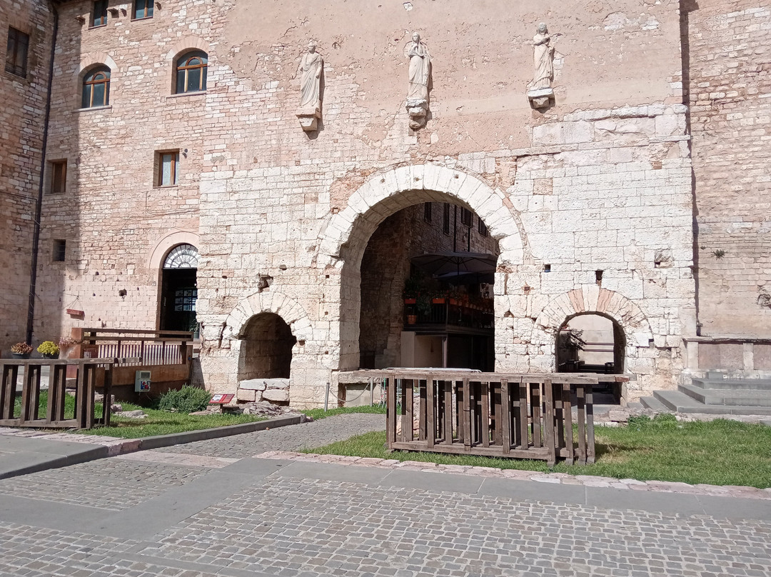 Porta Consolare-Spello必去景点