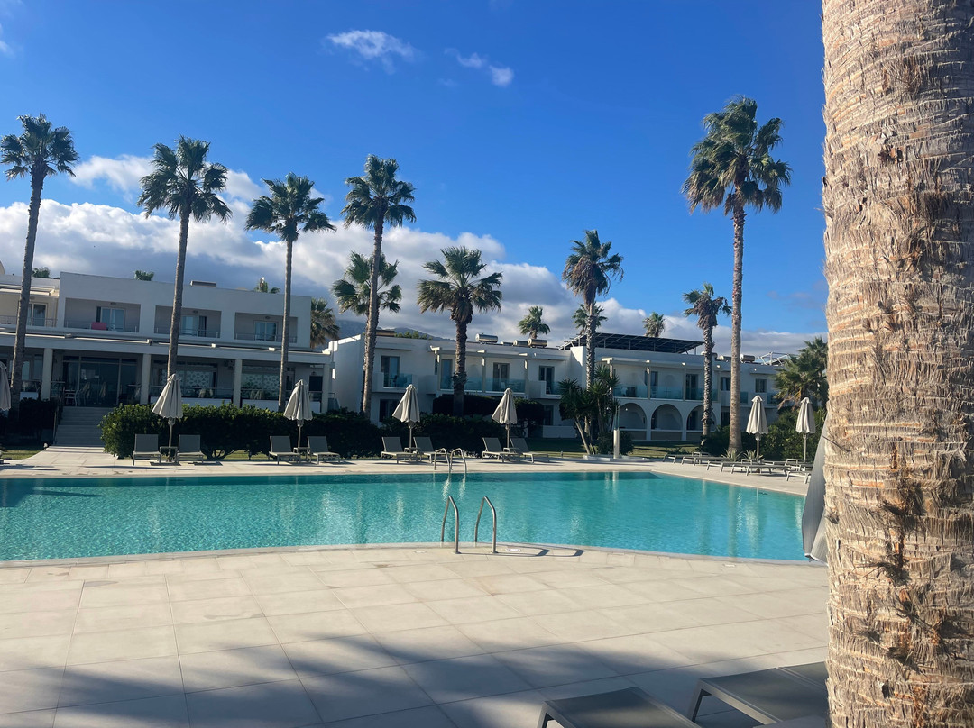 伊琳娜海滩公寓式酒店主图