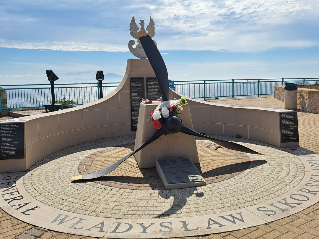 Sikorski Memorial-Gibraltar Town必去景点