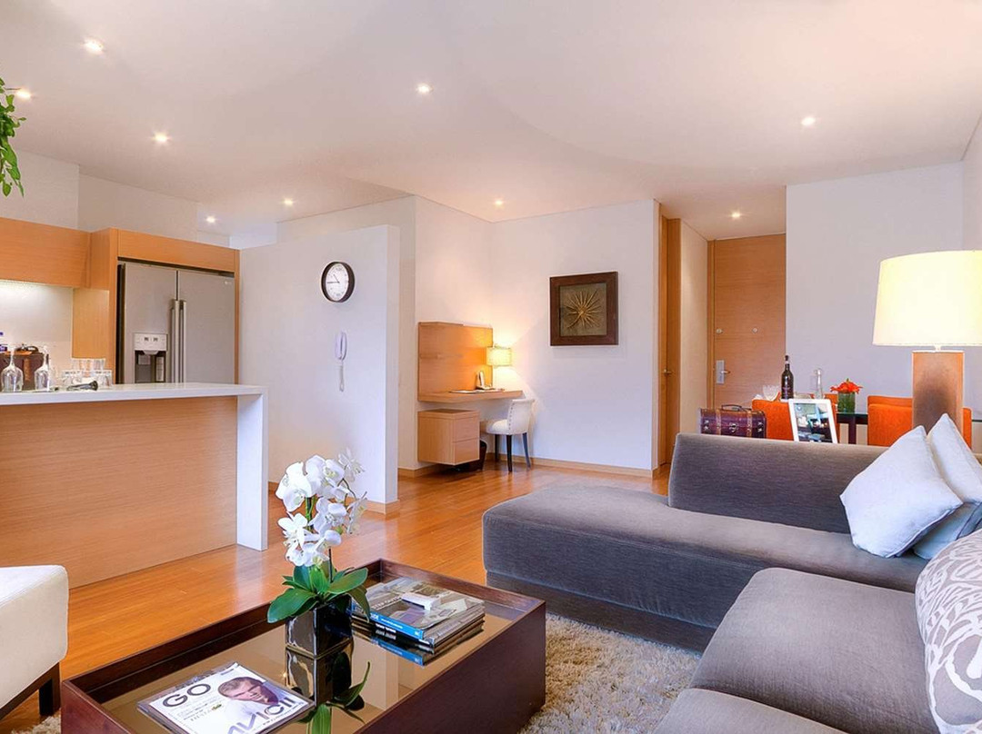 93 Luxury Suites & Residences主图