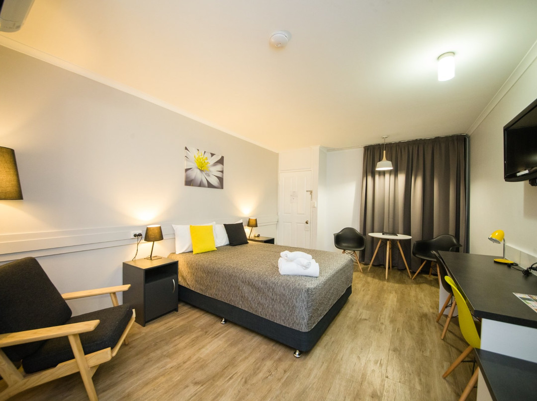 Glenmore Palms Motel