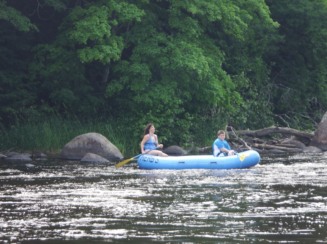 Herb's Wolf River Rafting景点图片