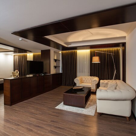 Sky Hotel主图