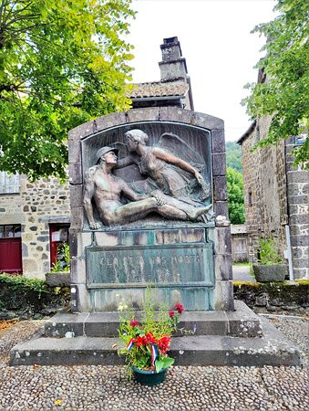 Monument aux Morts de Saint-Martin-Valmeroux-Saint Martin Valmeroux必去景点