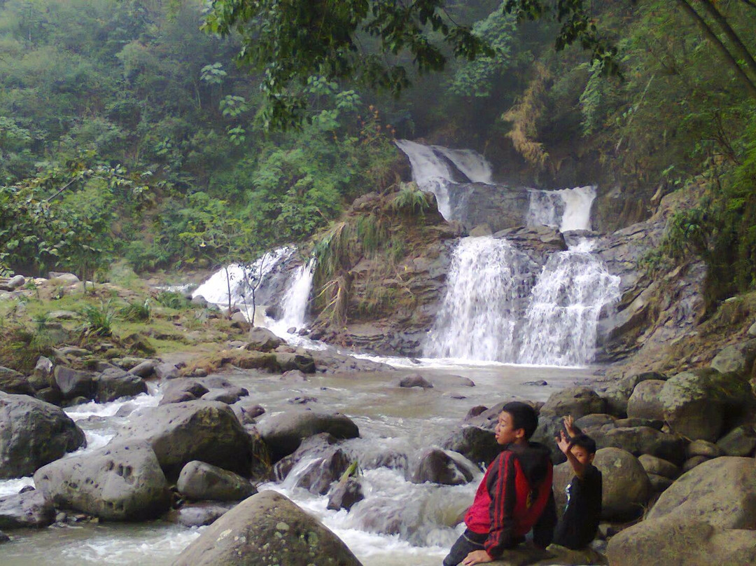 Tujuh Bidadari Waterfall景点图片